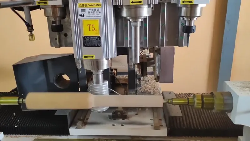مخرطة خشب CNC ذات أربعة محاور