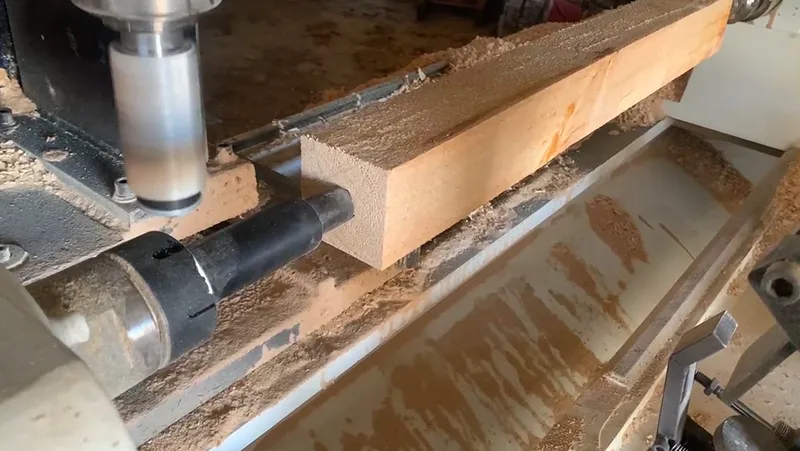 مخرطة خشب CNC ذات أربعة محاور