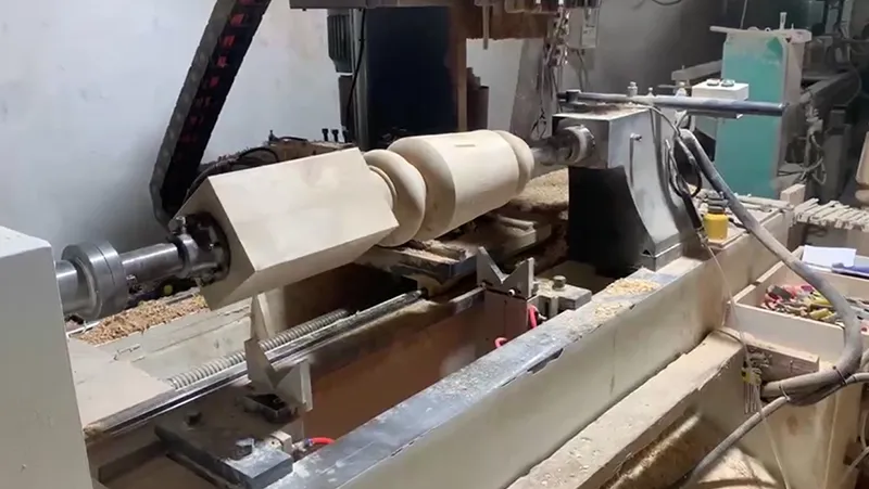 مخرطة خشب CNC ذات أربعة محاور