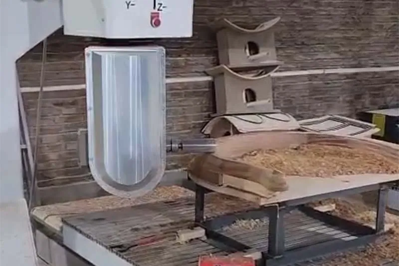مخرطة خشب ذكية CNC ذات خمسة محاور ثنائية الطاولة