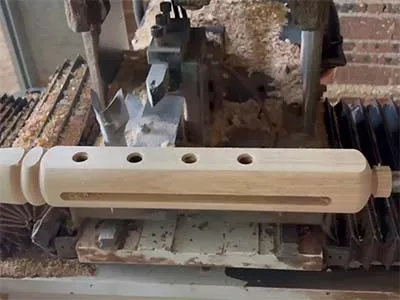 مركز تشغيل CNC متطور ذو خمسة محاور وأربعة رؤوس
